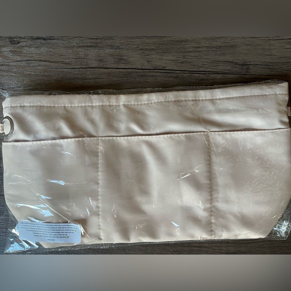 NIP: A large Beige nylon tote organizer with 13 pockets - Picture 4 of 5